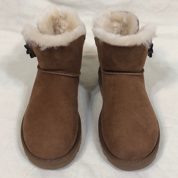 NIB UGG W Bailey Button II Flower Size: 6 & 7 - Picture 5 of 8